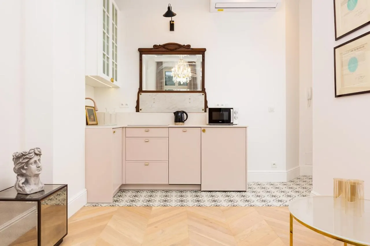Lux Studio Kamienica Noakowskiego 16 by Renters Warszawa 0*,  Polska